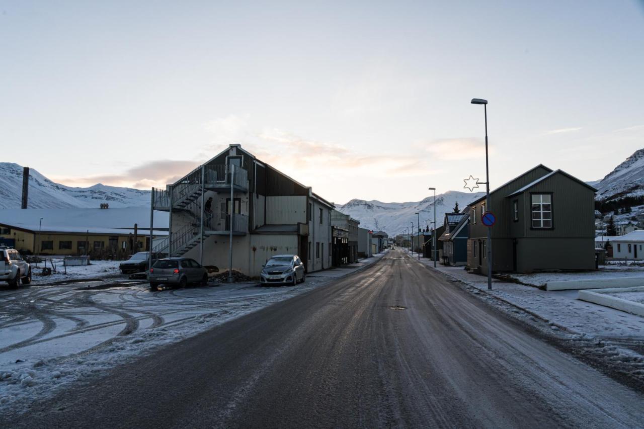 Scenic Penthouse - Ocean View & Skylight Windows Siglufjordur Exterior foto