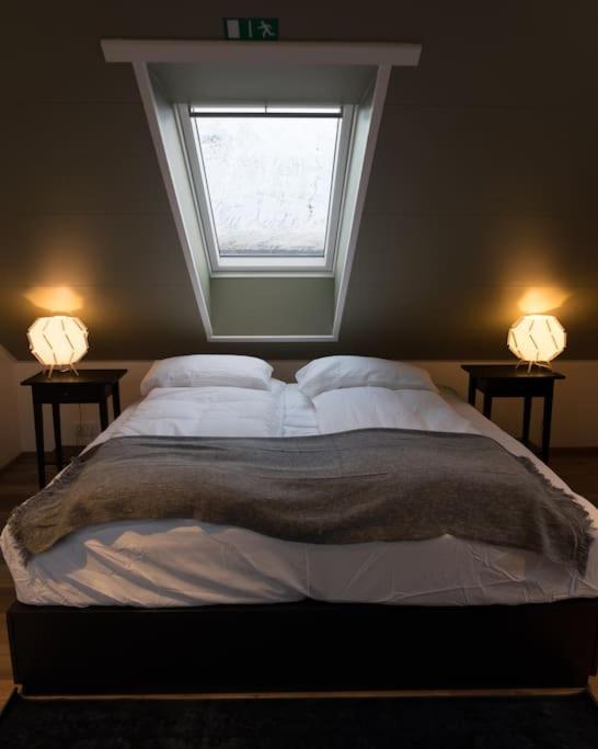 Scenic Penthouse - Ocean View & Skylight Windows Siglufjordur Exterior foto