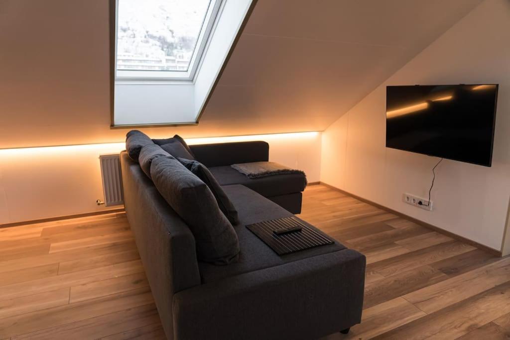 Scenic Penthouse - Ocean View & Skylight Windows Siglufjordur Exterior foto